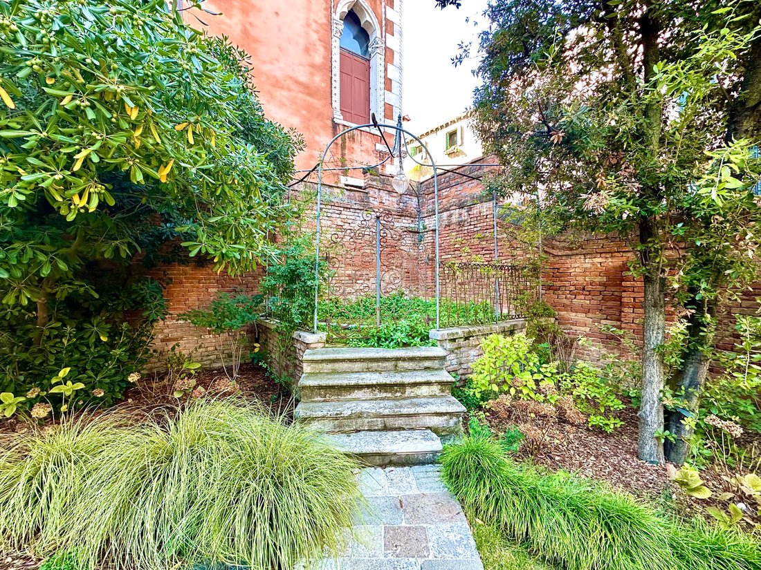 Apartment in Saint Paul, Venice, Italy 2 - 17783749