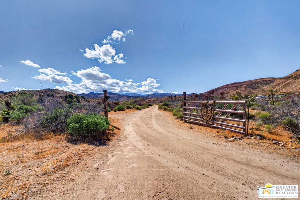 House in Yucca Valley, California, United States 5 - 17781593