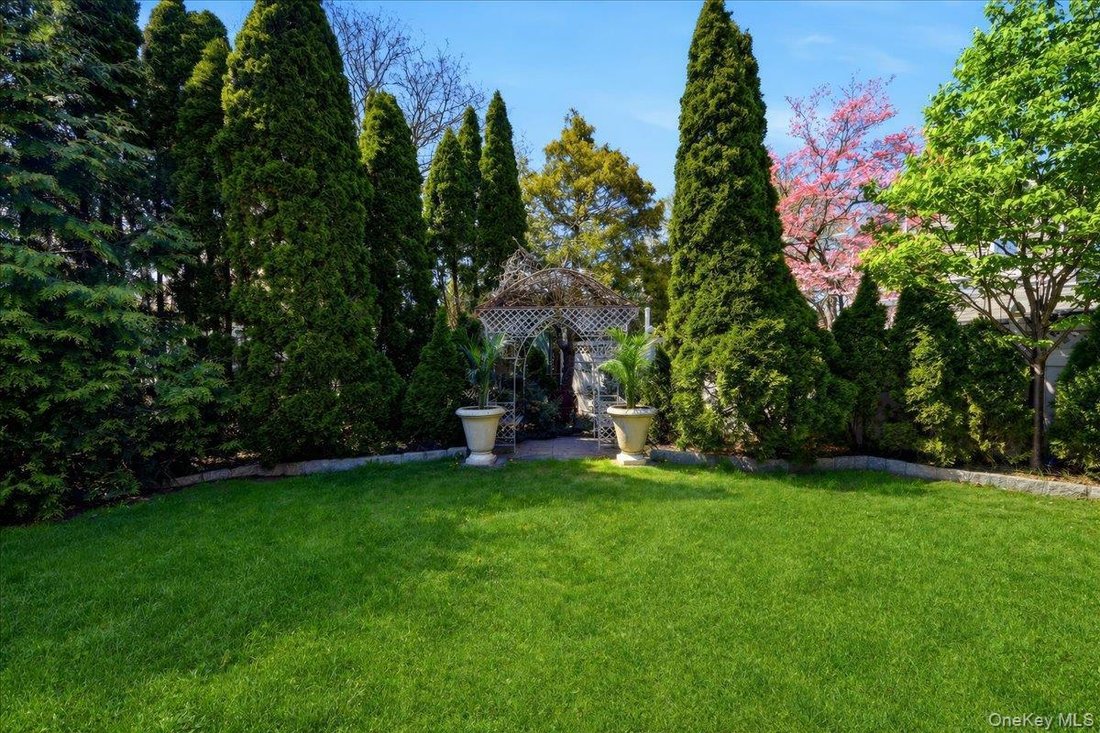 House in New York, New York, United States 4 - 17767318