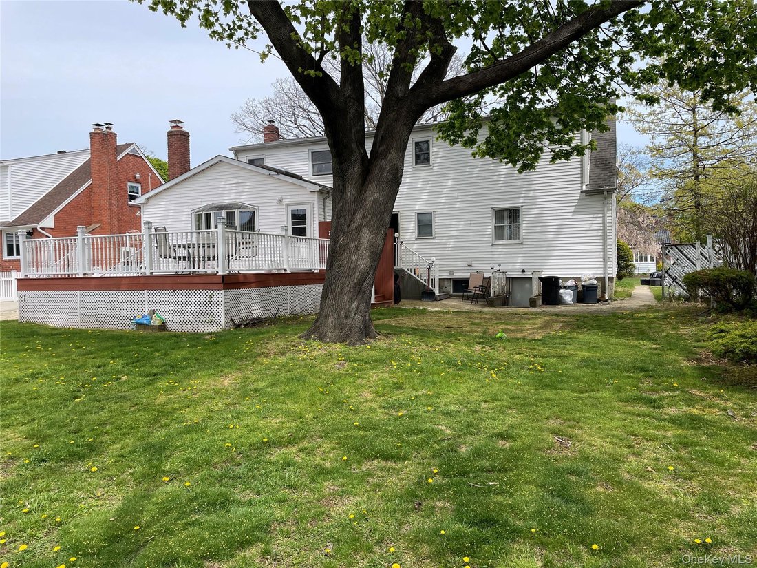 House in Lindenhurst, New York, United States 2 - 17782434