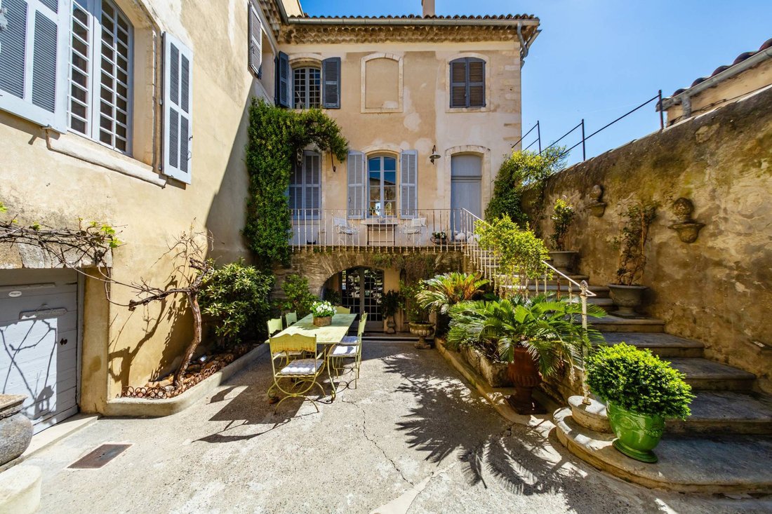Villa in Châteauneuf-de-Gadagne, Provence-Alpes-Côte d'Azur, France 4 - 17322569