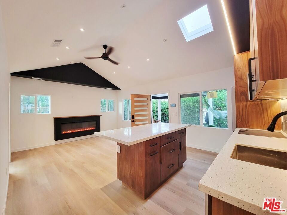 Los Angeles, California, United States 2 - 17781605