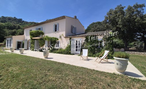 Villa in Le Plan-de-la-Tour, Provence-Alpes-Côte d'Azur, France 1