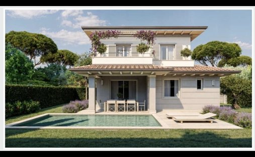 Villa in Pietrasanta, Tuscany, Italy 1