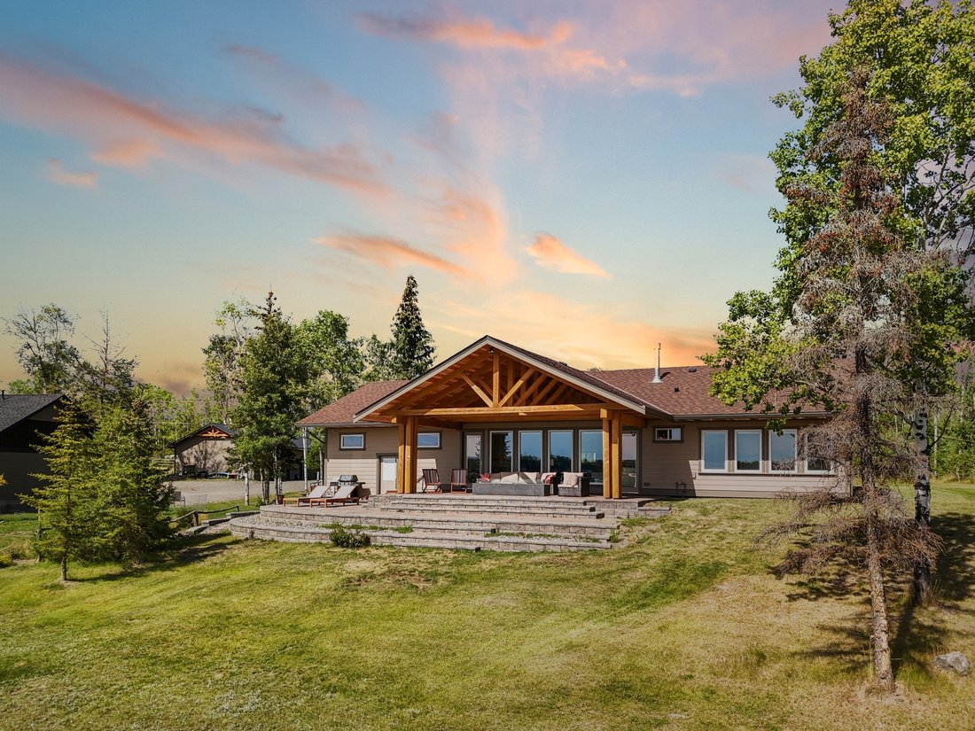 House in 70 Mile House, British Columbia, Canada 2 - 17782435