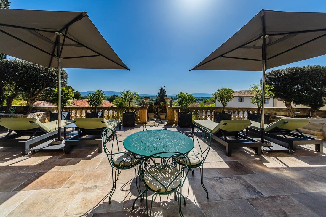 Villa in Châteauneuf-de-Gadagne, Provence-Alpes-Côte d'Azur, France 1 - 17322569