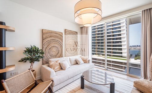 Apartment in JVC / Jumeirah Village Circle, Dubai, United Arab Emirates 1