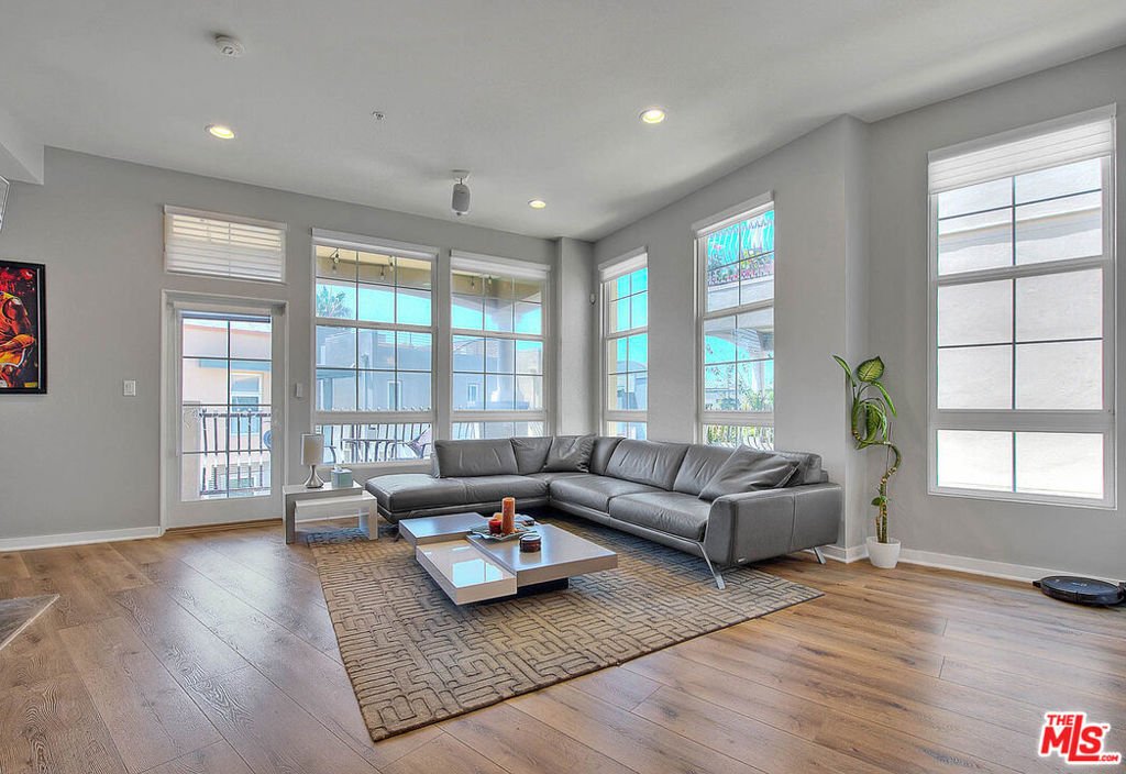 Condo in Los Angeles, California, United States 3 - 17783946