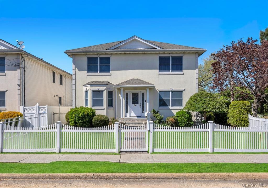 House in Mineola, New York, United States 1 - 17784071