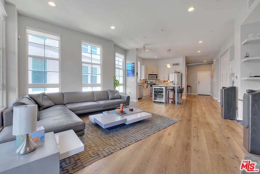 Condo in Los Angeles, California, United States 2 - 17783946