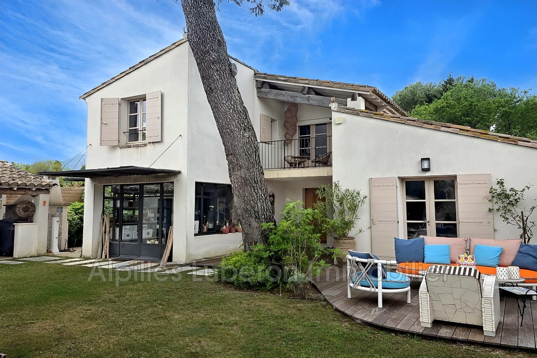 Villa in Eygalières, Provence-Alpes-Côte d'Azur, France 2 - 17784491