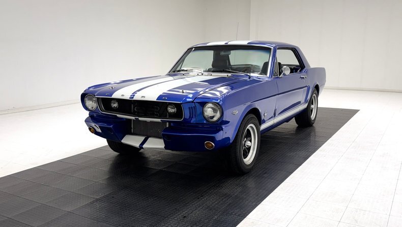 Coupe in Morgantown, United States 1 - 17784701