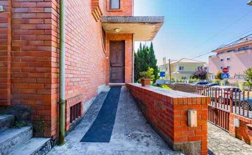 House in Oeiras e Sao Juliao da Barra, Paco de Arcos e Caxias, Lisbon, Portugal 1