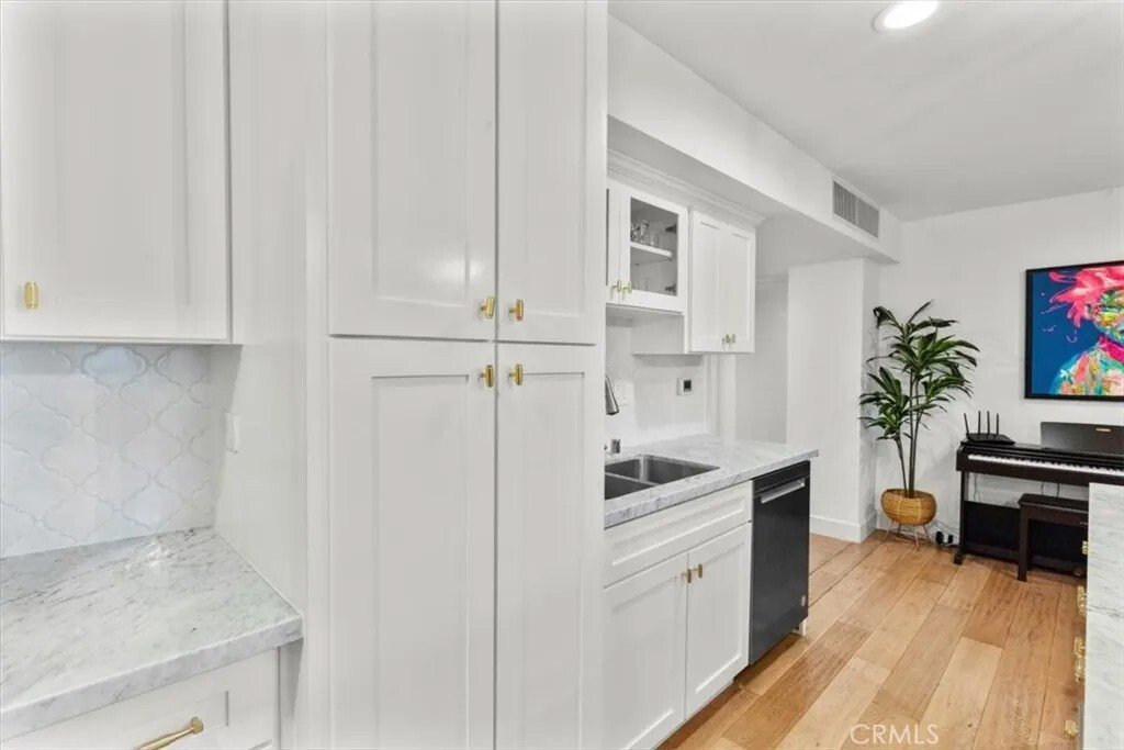 Condo in Los Angeles, California, United States 3 - 16670021