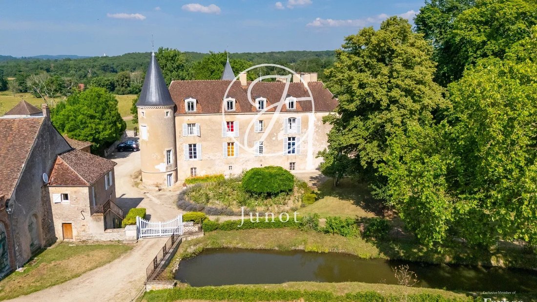 Castle in Centre Ville, Avallon, France 5 - 17445027