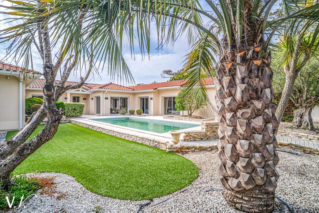 Villa in Biscarrosse, Nouvelle-Aquitaine, France 1 - 17784571