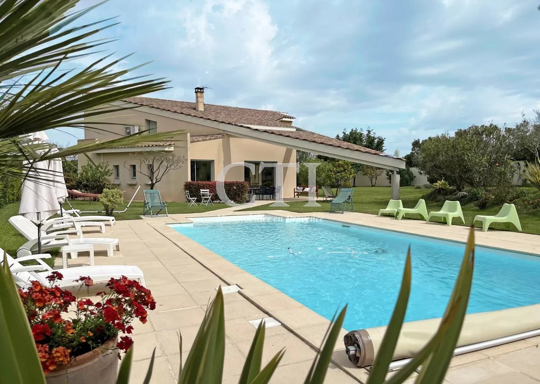 Estate in Nevons-route d'Apt, L'Isle-sur-la-Sorgue, France 2 - 17764538