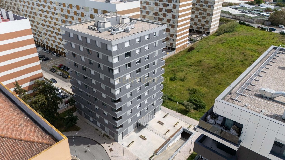 Apartment in Moscavide e Portela, Lisbon, Portugal 1 - 17784791