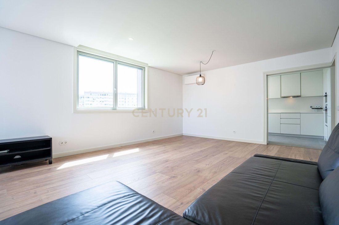 Apartment in Moscavide e Portela, Lisbon, Portugal 3 - 17784791