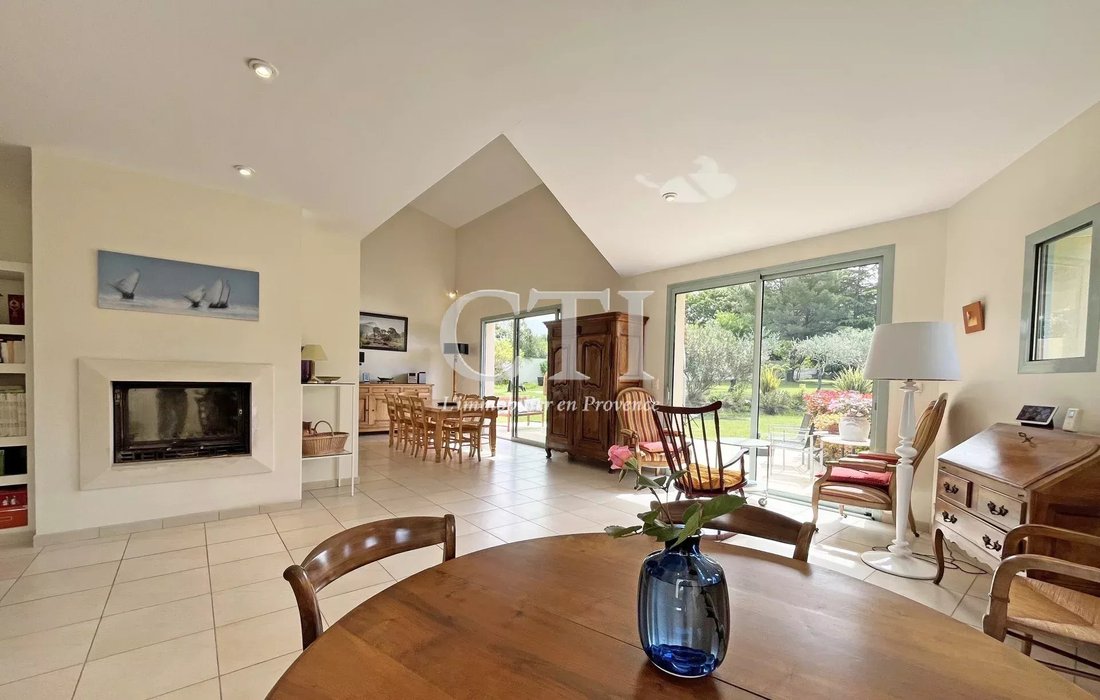 Estate in Nevons-route d'Apt, L'Isle-sur-la-Sorgue, France 4 - 17764538