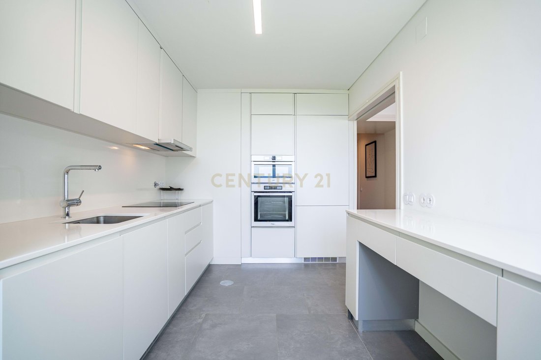 Apartment in Moscavide e Portela, Lisbon, Portugal 3 - 17784791