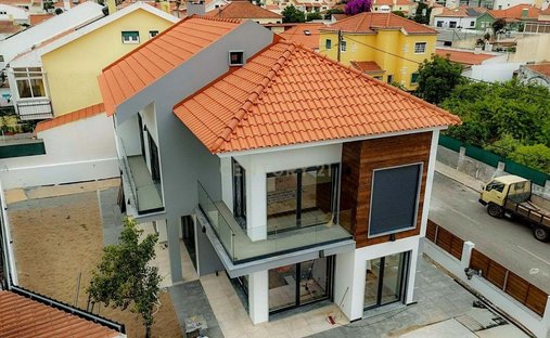 Villa in Algueirao-Mem Martins, Lisbon, Portugal 1