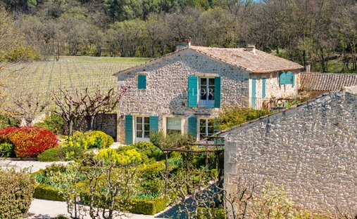 Country House in Gordes, Provence-Alpes-Côte d'Azur, France 1