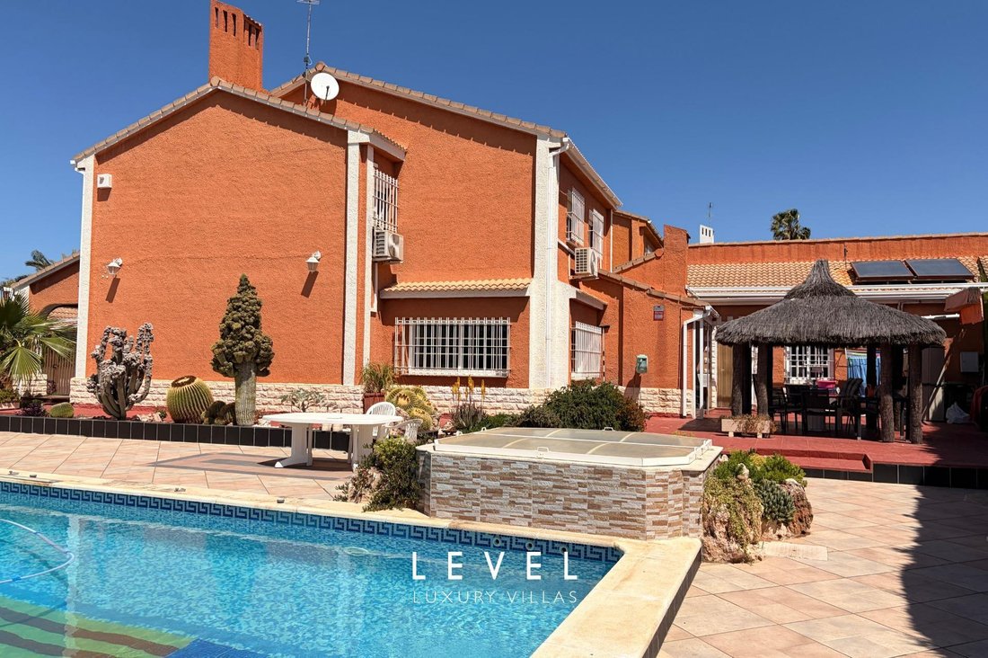 Villa in San Antonio de Benageber, Valencian Community, Spain 1 - 17700575