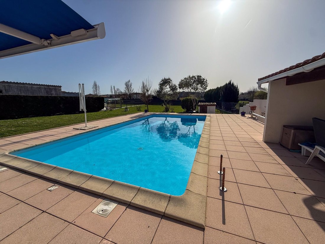 House in La Plaine, Saint-Loubes, France 1 - 17785837
