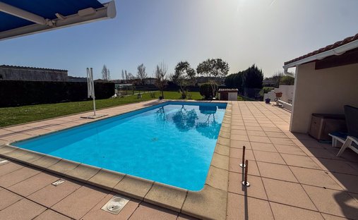 House in La Plaine, Saint-Loubes, France 1