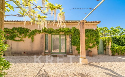 House in Saint-Rémy-de-Provence, Provence-Alpes-Côte d'Azur, France 1