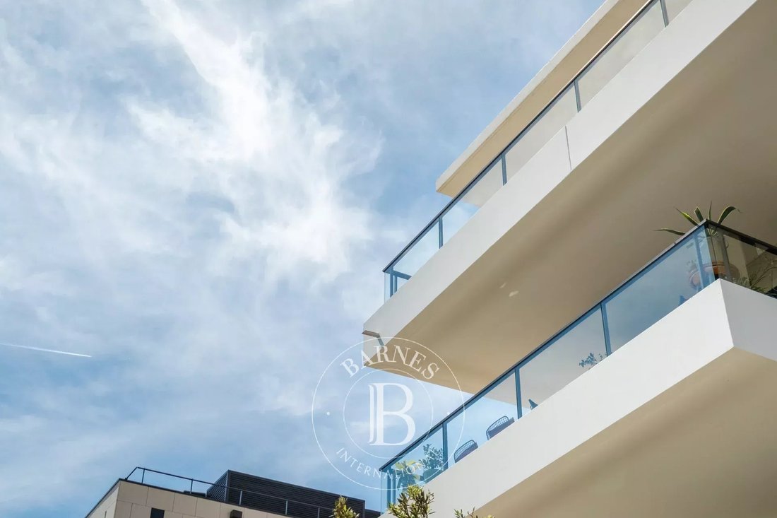 Apartment in Bonneveine, 8e Arrondissement, Marseille 4 - 15698080