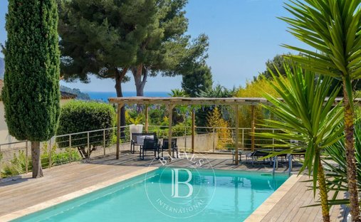 House in Peripherie, Cassis, France 1