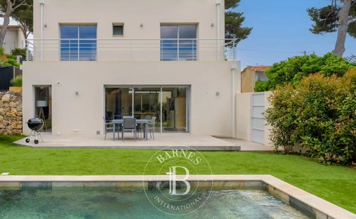 Villa in Est Reganat Destral, Carry-le-Rouet, France 1