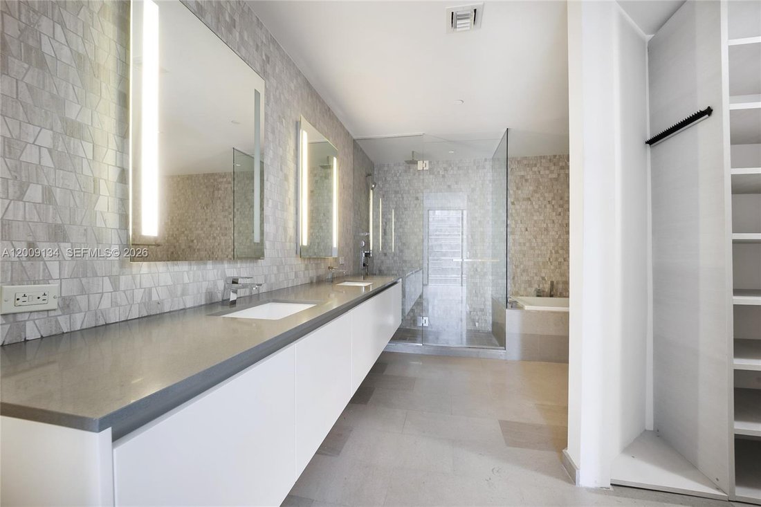 Condo in Miami, Florida, United States 5 - 17785111