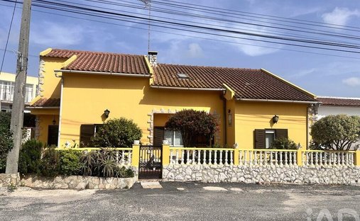 Townhouse in Grandola e Santa Margarida da Serra, Setubal, Portugal 1