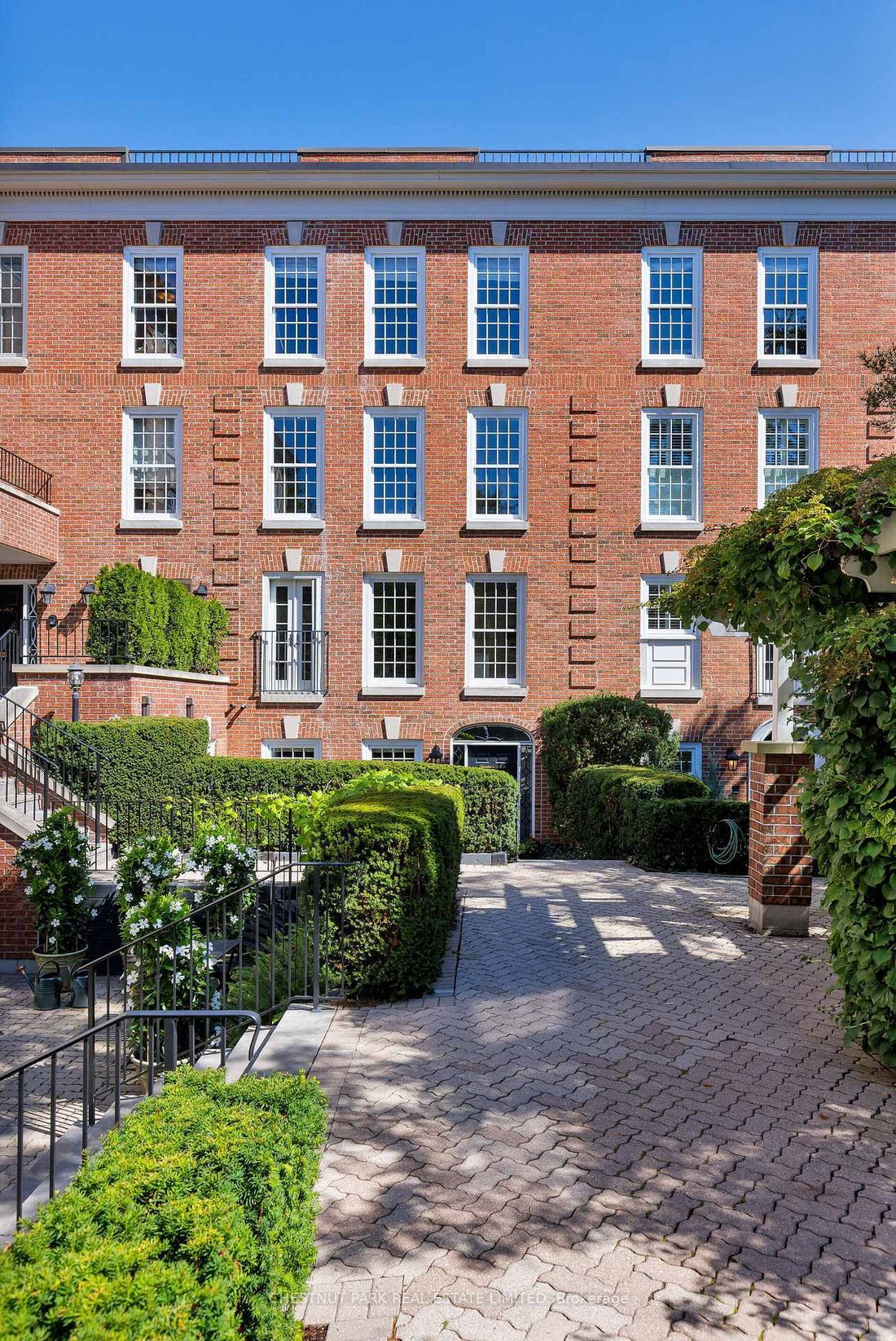 Condo in Toronto, Ontario, Canada 1 - 17785100