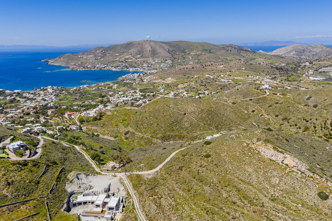Land in Syros, Aegean, Griechenland 2 - 17785287