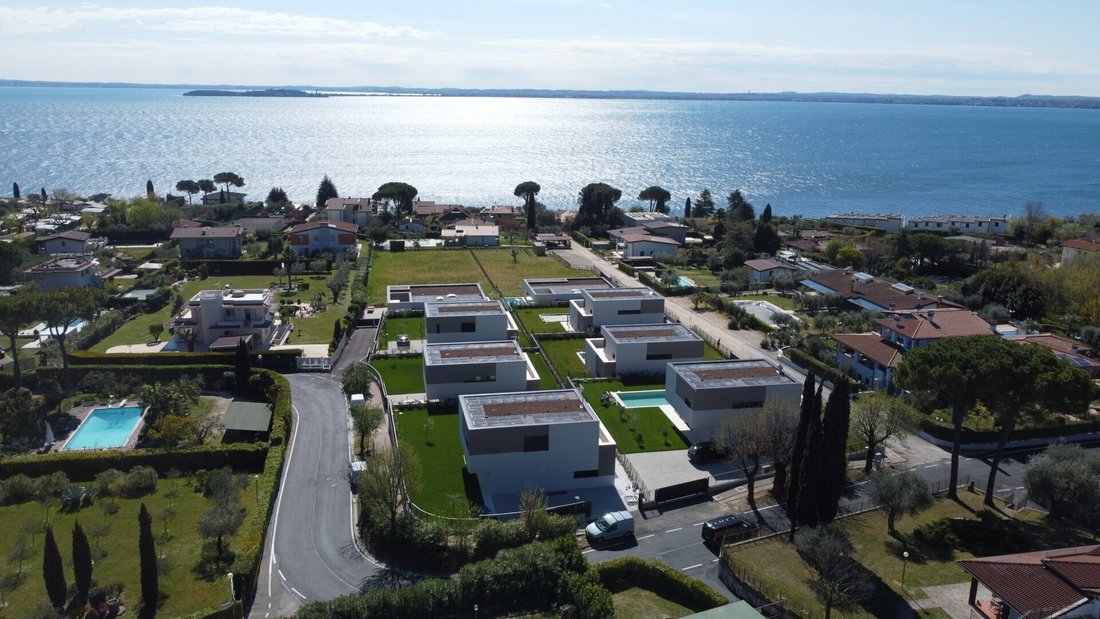 House in Moniga del Garda, Lombardy, Italy 1 - 16439008