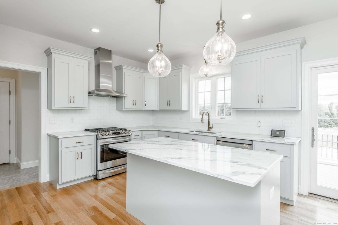 House in Manchester, Connecticut, United States 2 - 17785971