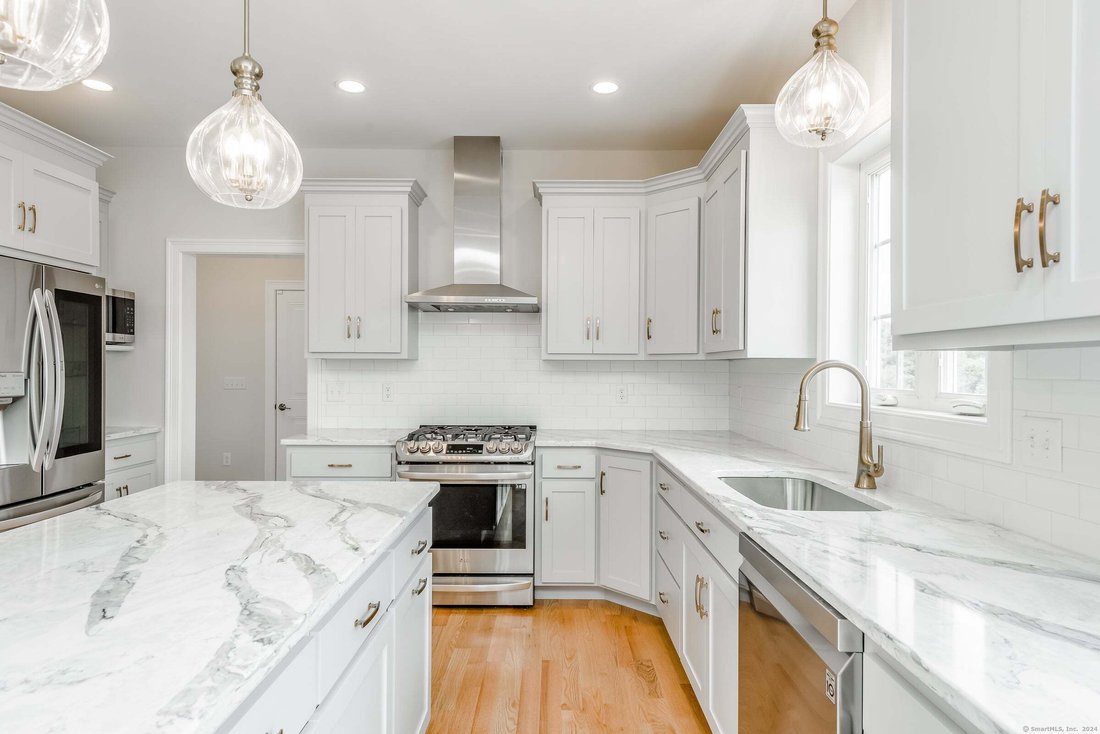 House in Manchester, Connecticut, United States 4 - 17785971