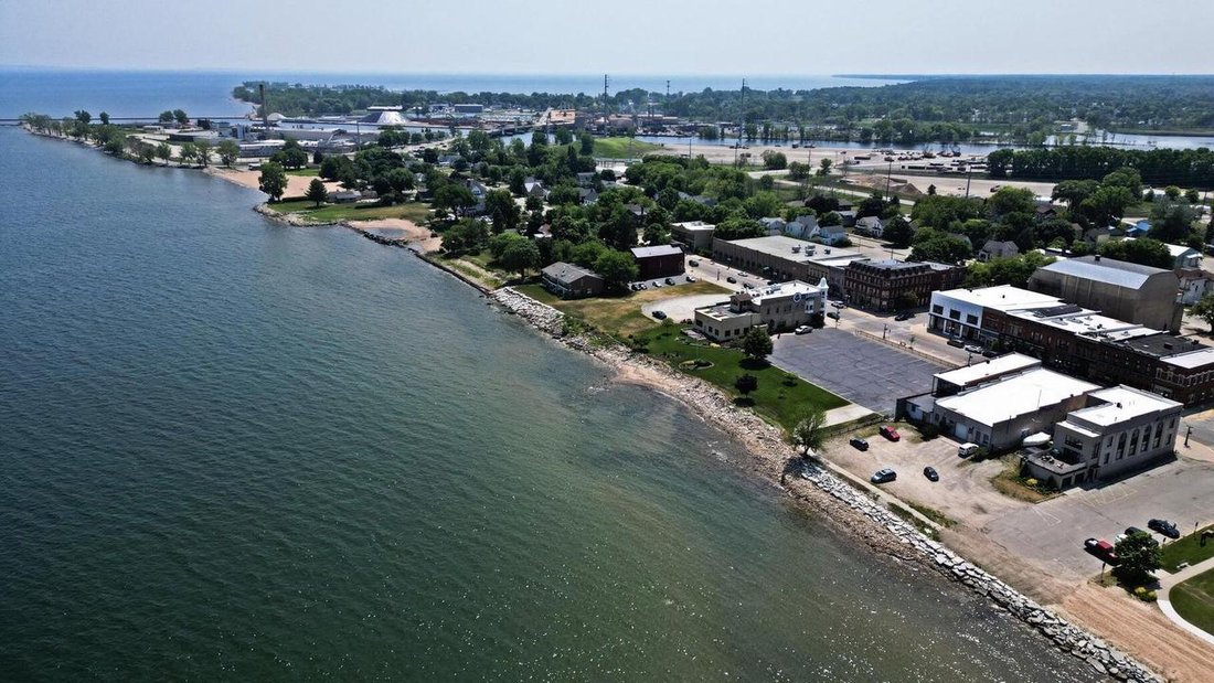 House in Menominee, Michigan, United States 1 - 17786483