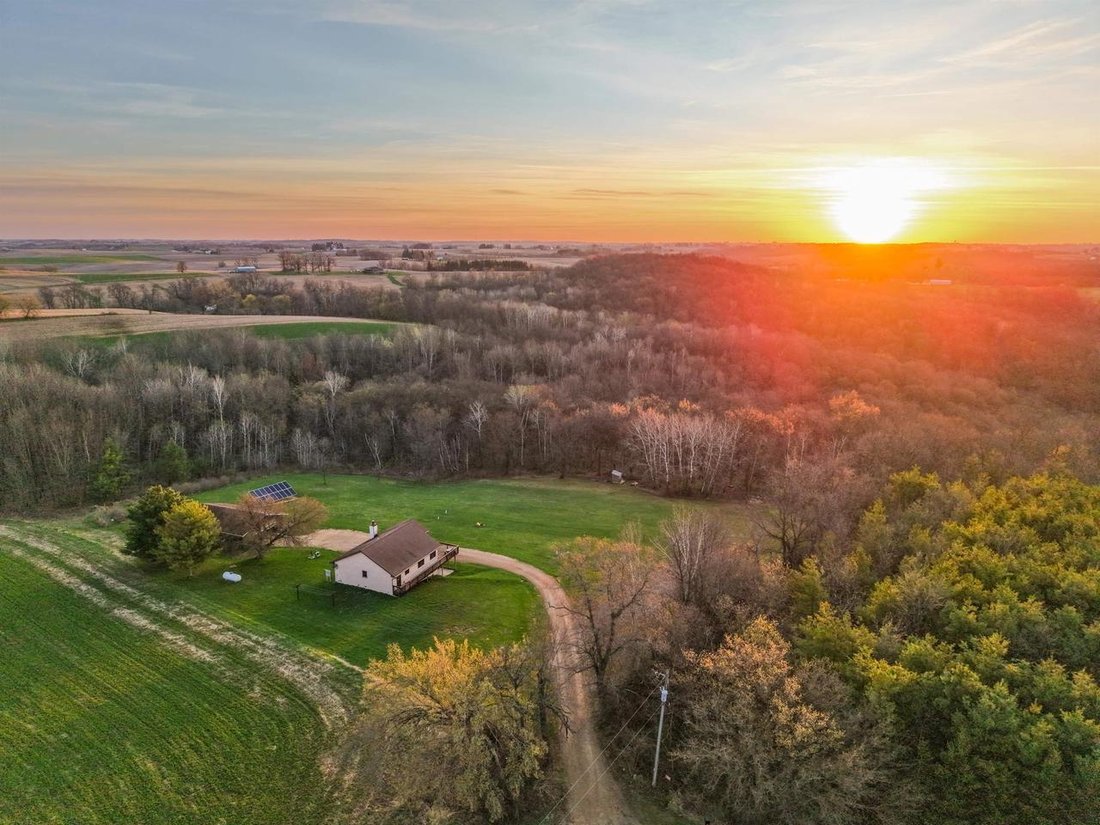 House in Viroqua, Wisconsin, United States 1 - 17787775