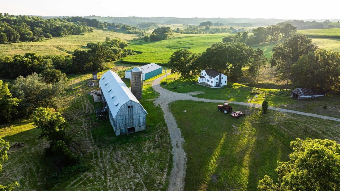 House in Hollandale, Wisconsin, United States 1 - 17787991