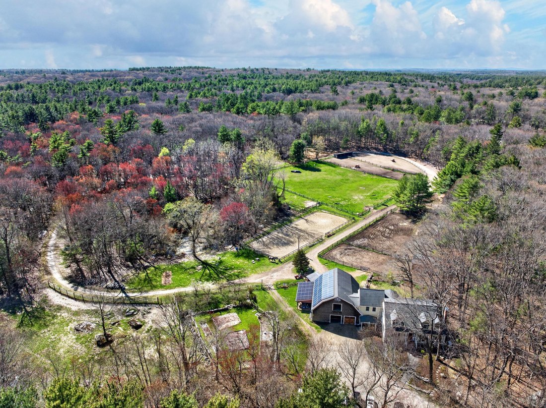 Carlisle, Massachusetts, United States 3 - 17784535