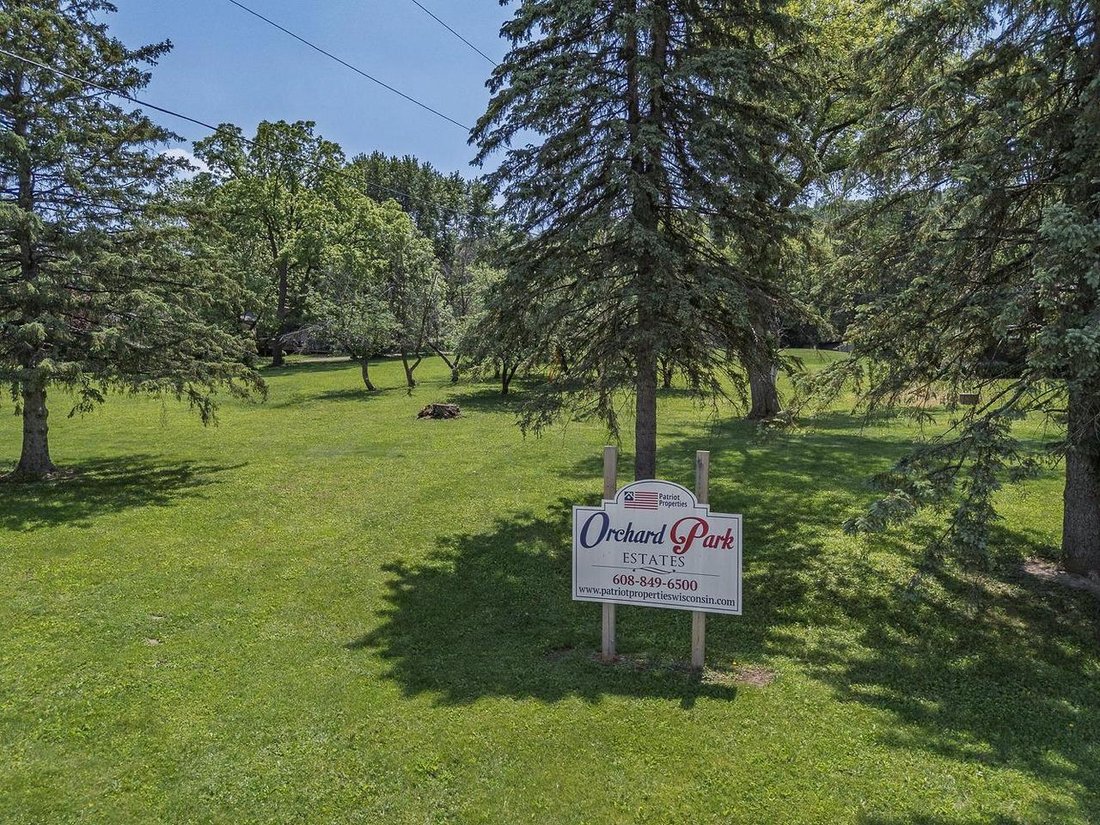 Baraboo, Wisconsin, United States 1 - 17787736