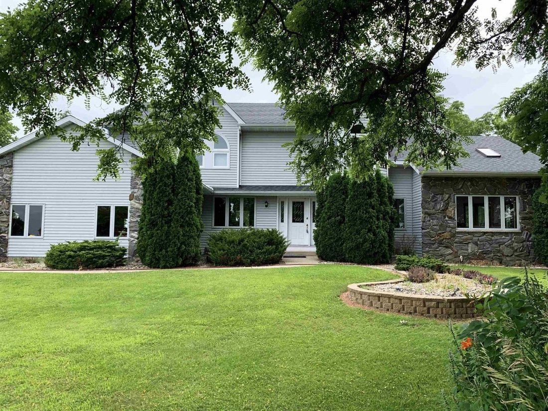 House in Columbus, Wisconsin, United States 1 - 17787257