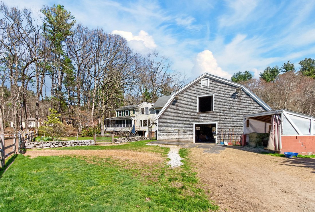 Carlisle, Massachusetts, United States 2 - 17784535
