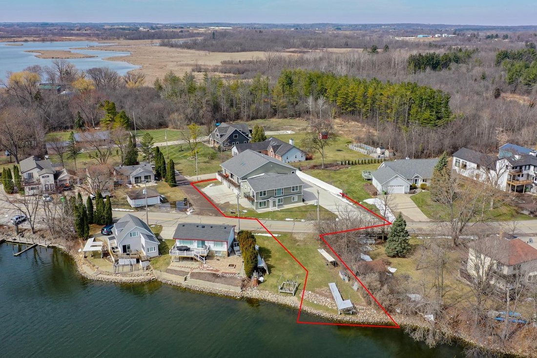 Tichigan, Wisconsin, United States 1 - 17787050