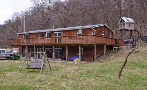 House in Guttenberg, Iowa, United States 1
